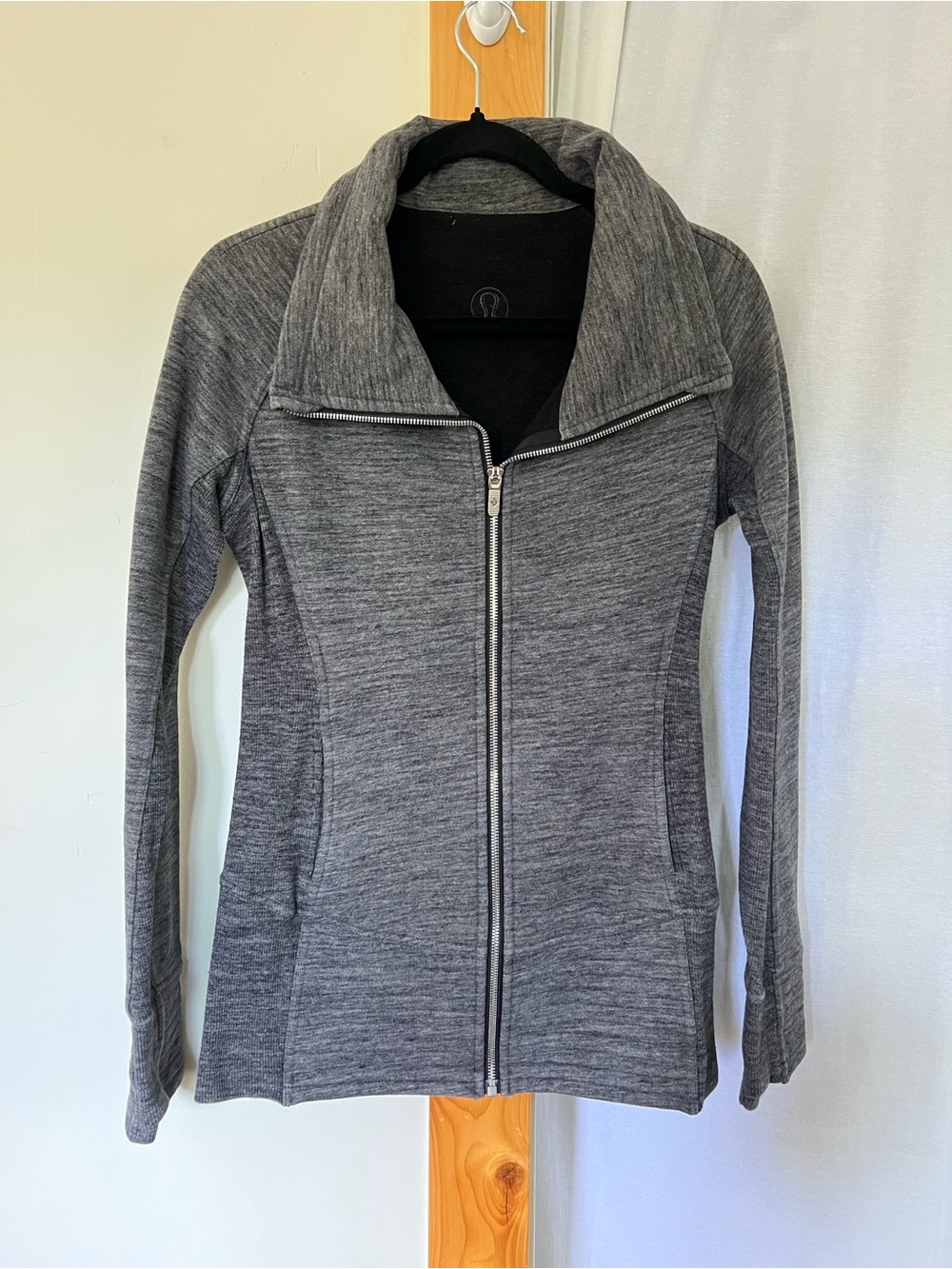 Lululemon Radiant Jacket - full zip grey